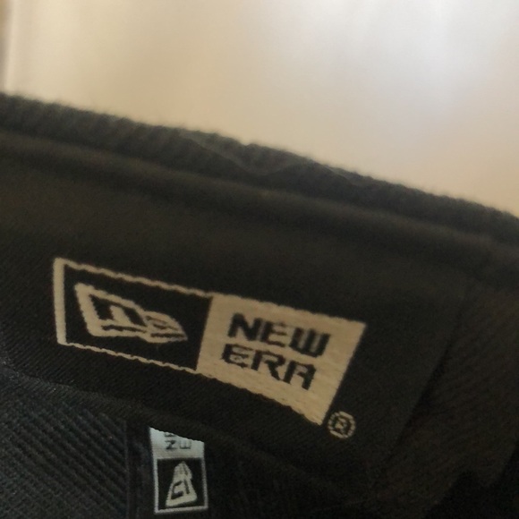 NEW ERA black fitted Toronto Blue Jays baseball cap. Size 7 3/8. - Picture 11 of 14